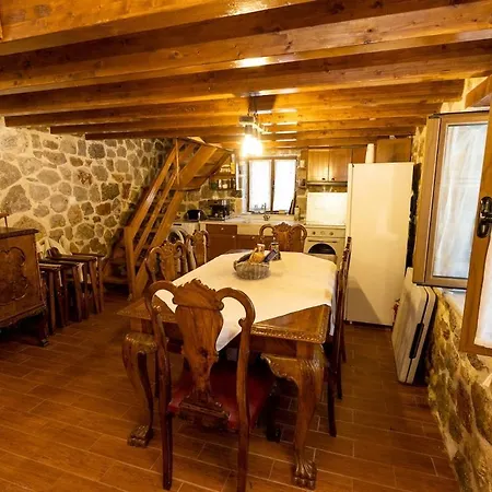 Dom wakacyjny Cheerful 3 Bedroom With Indoor Fireplace