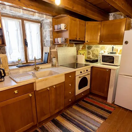 Cheerful 3 Bedroom With Indoor Fireplace 펜션 Pelei
