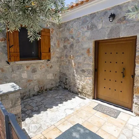 בית נופש Cheerful 3 Bedroom With Indoor Fireplace *