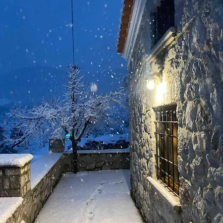 Cheerful 3 Bedroom With Indoor Fireplace Pelei