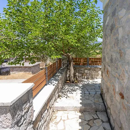 Cheerful 3 Bedroom With Indoor Fireplace * Pelei