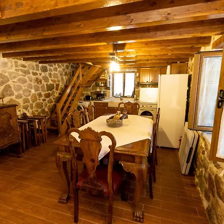 Cheerful 3 Bedroom With Indoor Fireplace