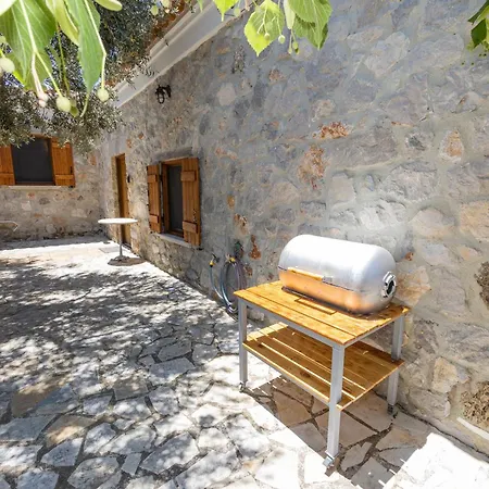 Vakantiehuis Cheerful 3 Bedroom With Indoor Fireplace