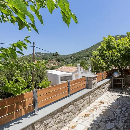 Cheerful 3 Bedroom With Indoor Fireplace Pelei