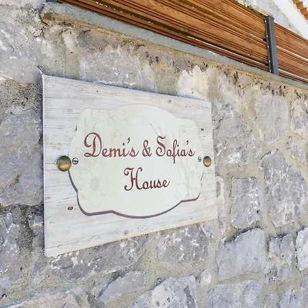 Cheerful 3 Bedroom With Indoor Fireplace * Pelei