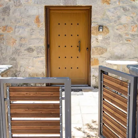 Cheerful 3 Bedroom With Indoor Fireplace בית נופש