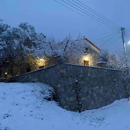 Cheerful 3 Bedroom With Indoor Fireplace Pelei