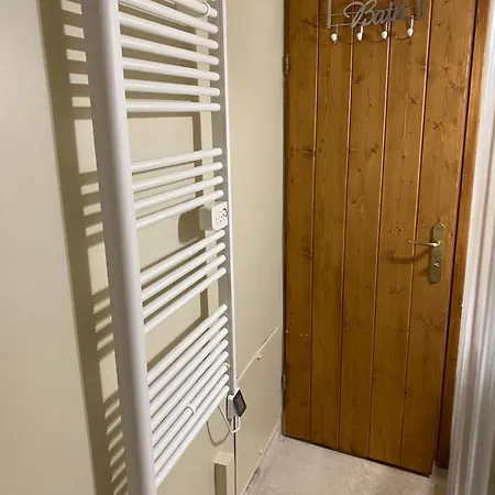 Cheerful 3 Bedroom With Indoor Fireplace *