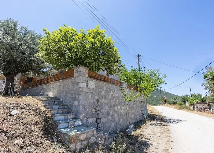 Cheerful 3 Bedroom With Indoor Fireplace