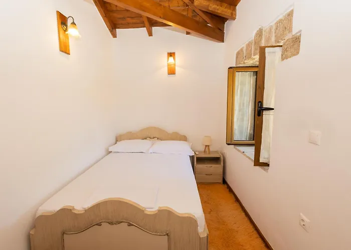 Casa de Férias Cheerful 3 Bedroom With Indoor Fireplace Pelei