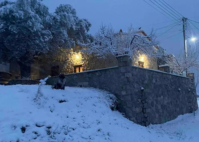 Cheerful 3 Bedroom With Indoor Fireplace Casa de Férias Pelei