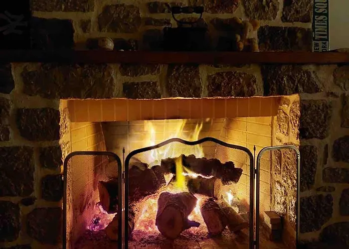 Casa de Férias Cheerful 3 Bedroom With Indoor Fireplace