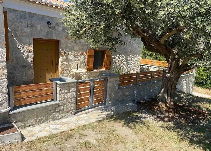 Casa de Férias Cheerful 3 Bedroom With Indoor Fireplace Pelei