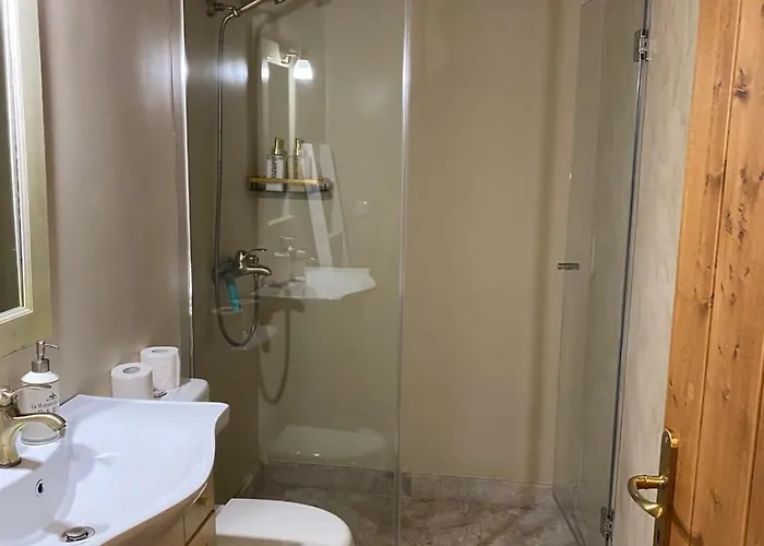 펜션 Cheerful 3 Bedroom With Indoor Fireplace Pelei