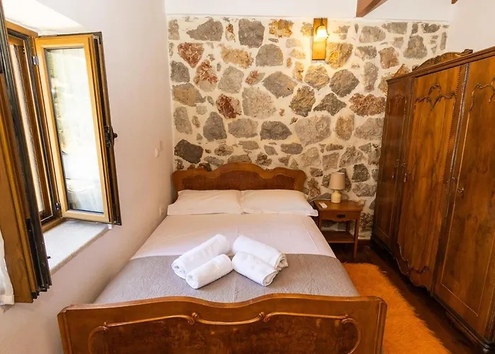 Cheerful 3 Bedroom With Indoor Fireplace *