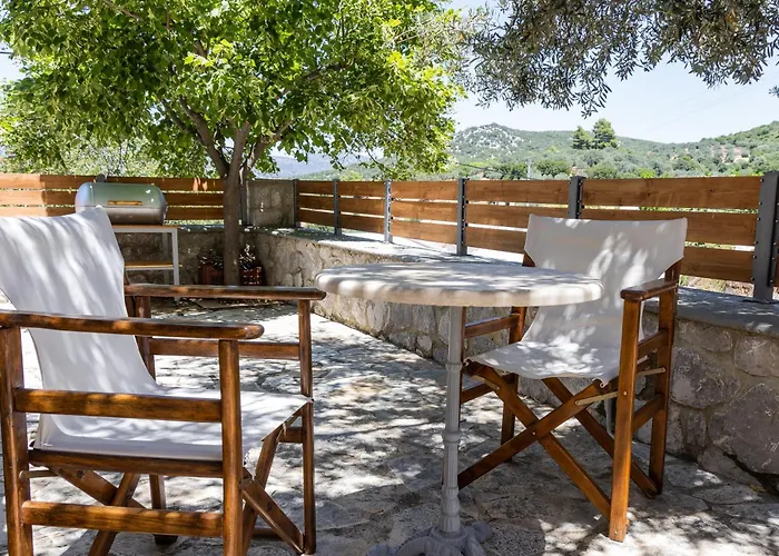 Cheerful 3 Bedroom With Indoor Fireplace Pelei