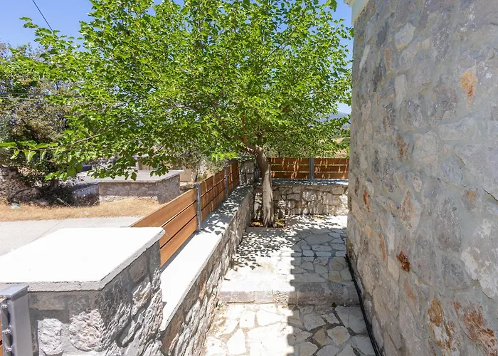 Cheerful 3 Bedroom With Indoor Fireplace * Pelei