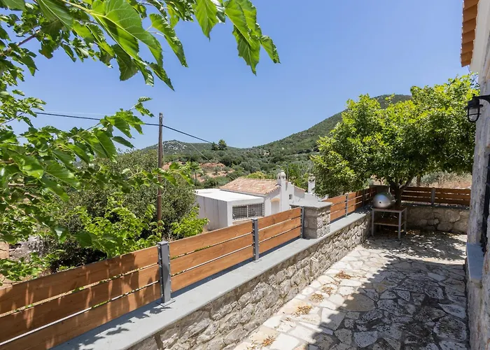 Cheerful 3 Bedroom With Indoor Fireplace Pelei