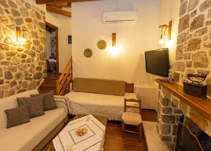 Casa de Férias Cheerful 3 Bedroom With Indoor Fireplace