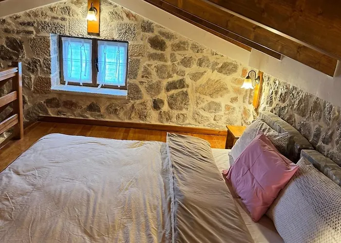 Casa de Férias Cheerful 3 Bedroom With Indoor Fireplace Pelei