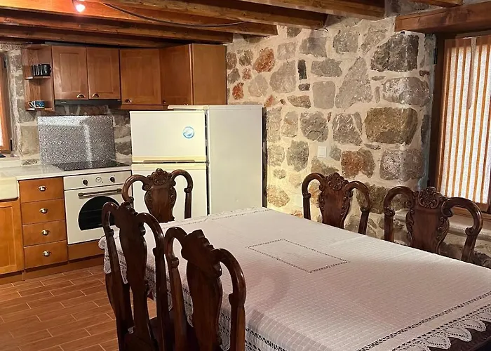 Cheerful 3 Bedroom With Indoor Fireplace * Pelei