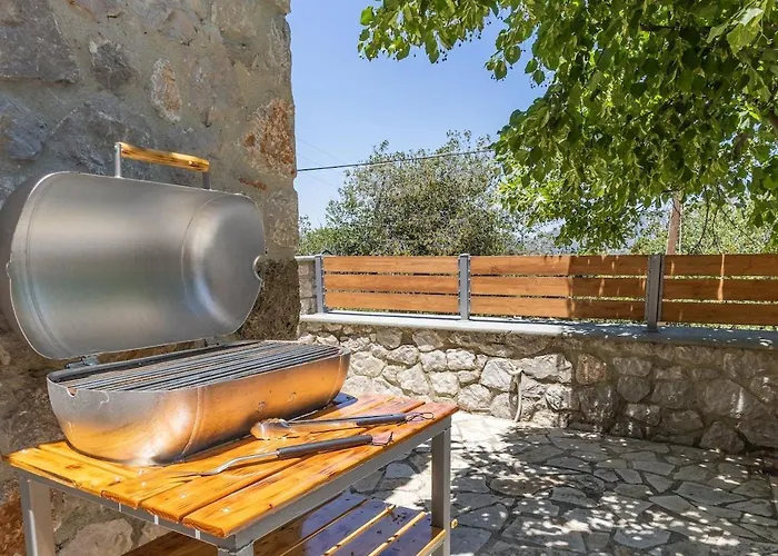 Hébergement de vacances Cheerful 3 Bedroom With Indoor Fireplace Pelei