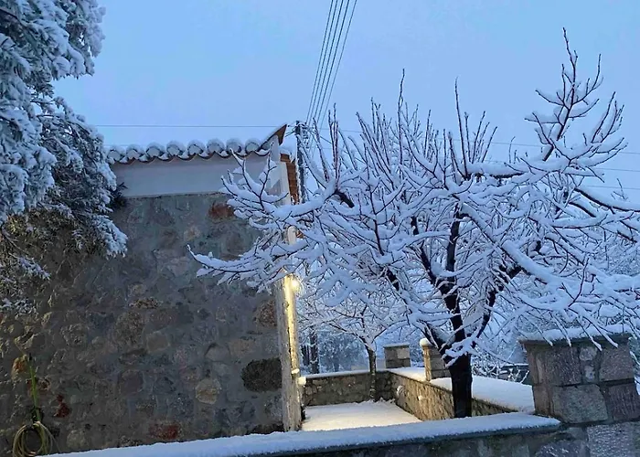 Cheerful 3 Bedroom With Indoor Fireplace *