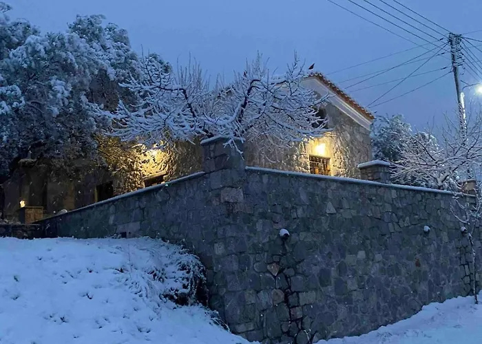 Cheerful 3 Bedroom With Indoor Fireplace Pelei