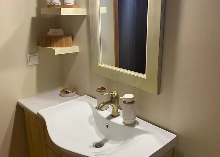 Cheerful 3 Bedroom With Indoor Fireplace